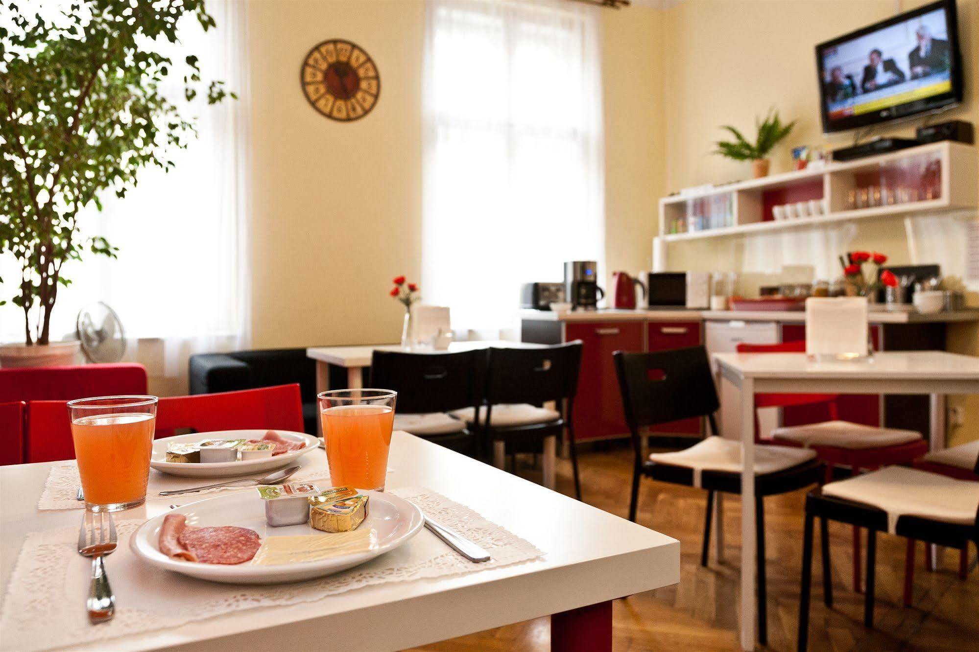 Enigma Hostel Krakkó Kültér fotó